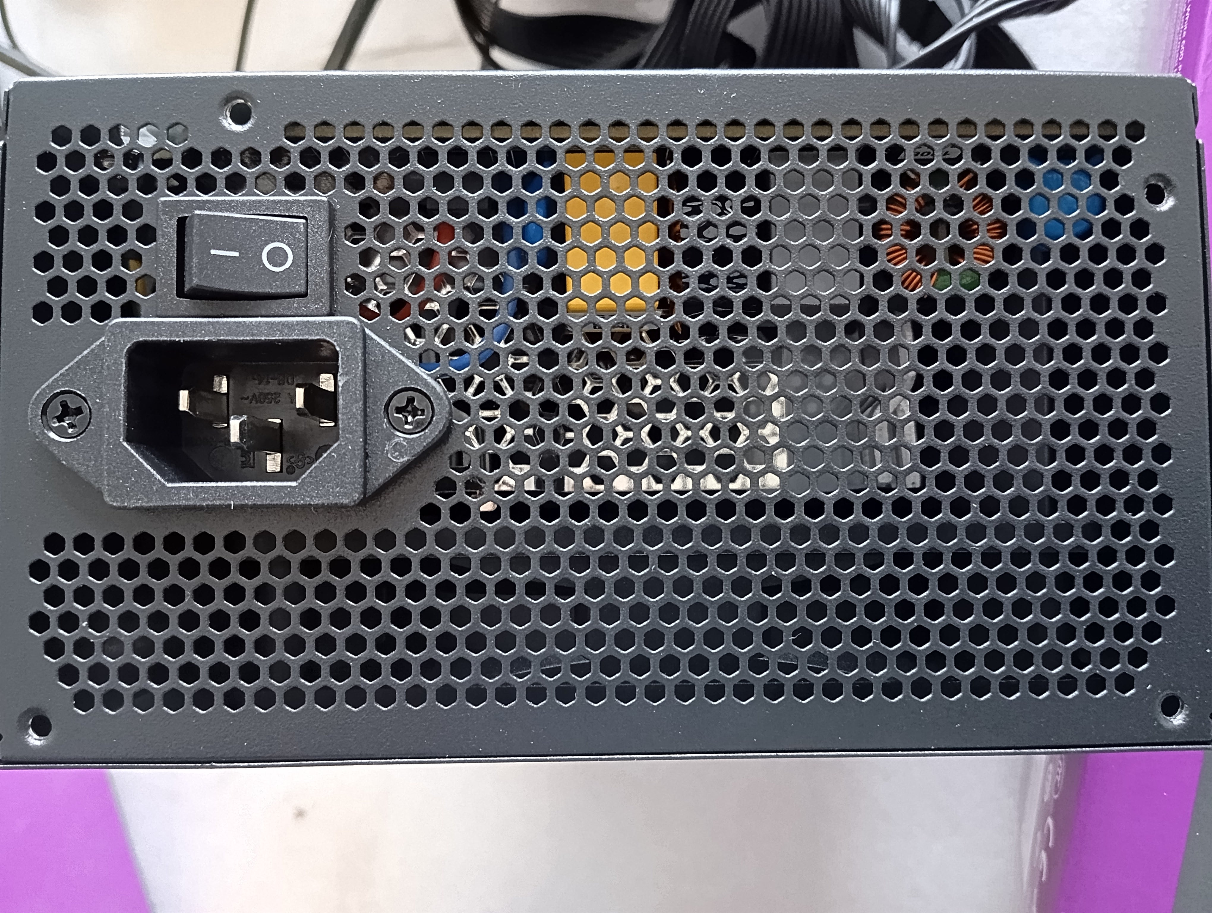 Refurbished Cooler Master MWE 600 White 230V - V2 Refurbished Cooler Master MWE 600 White 230V - V2